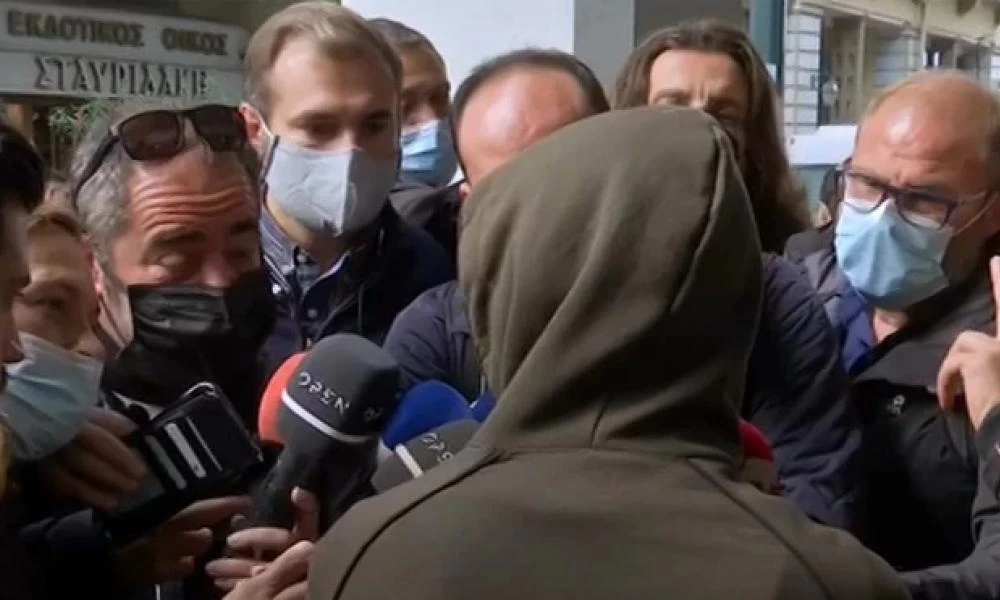 Πέραμα: Παρουσιάστηκε στα Δικαστήρια Πειραιά ο 15χρονος Ρομά